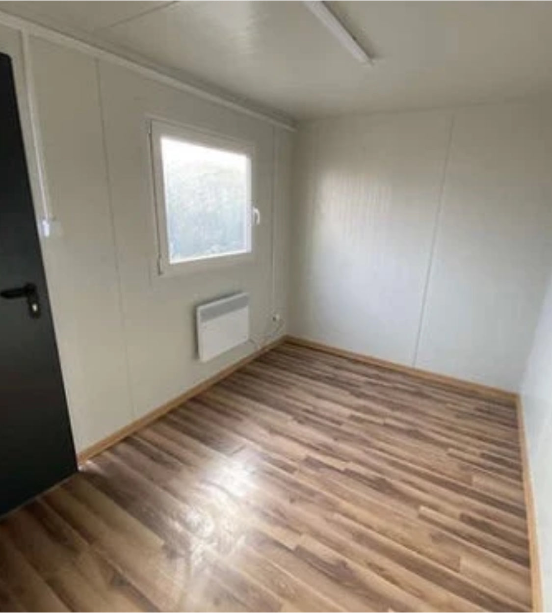 Oficina en contenedor de 5x2,20 m con baño