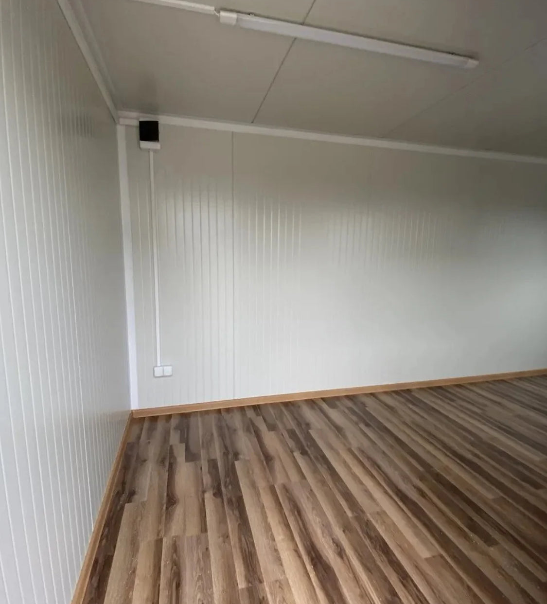 Contenedor de oficina de 4,00 m x 2,20 m