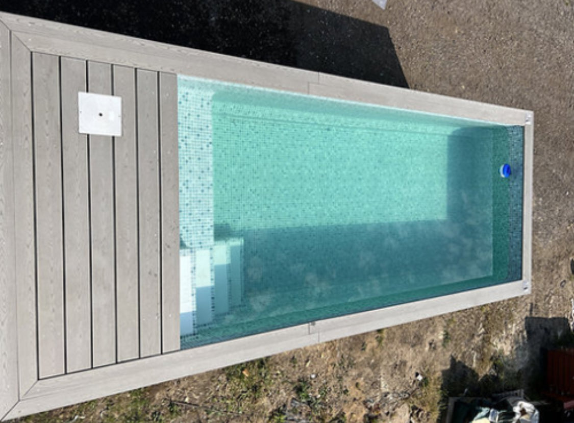 PISCINA CONTENEDOR CON REVESTIMIENTO DE MADERA