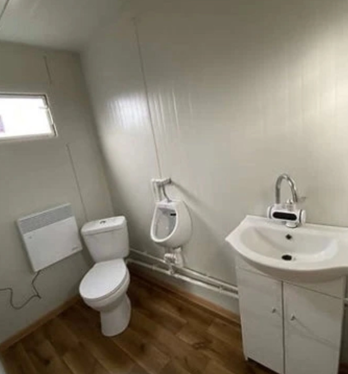 Oficina en contenedor de 5x2,20 m con baño