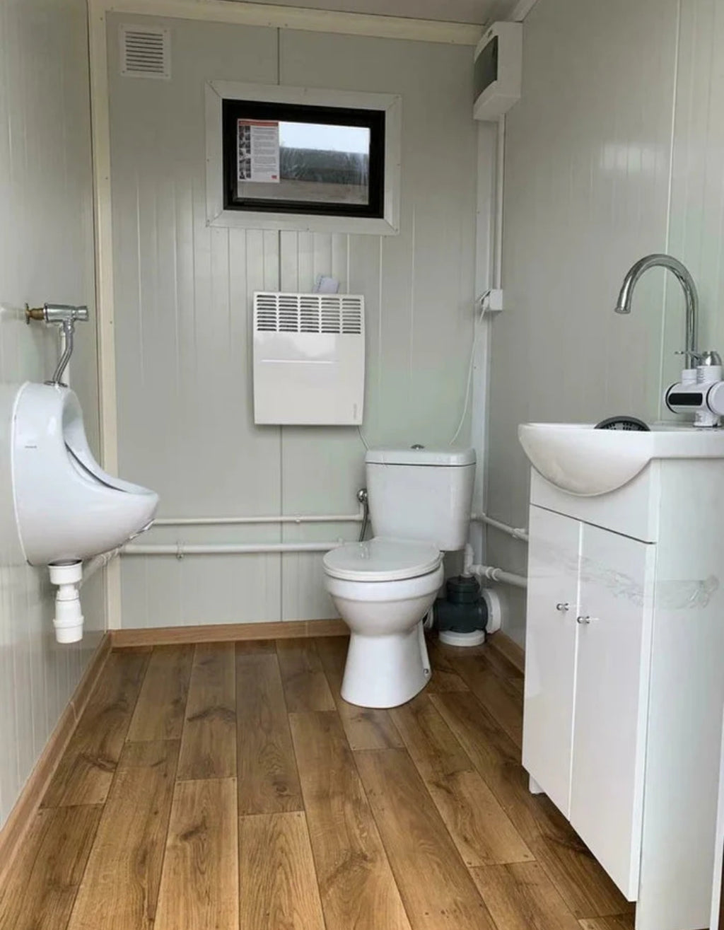 Cabina de aseo doble con tanque séptico

Modelo de madera de alta gama