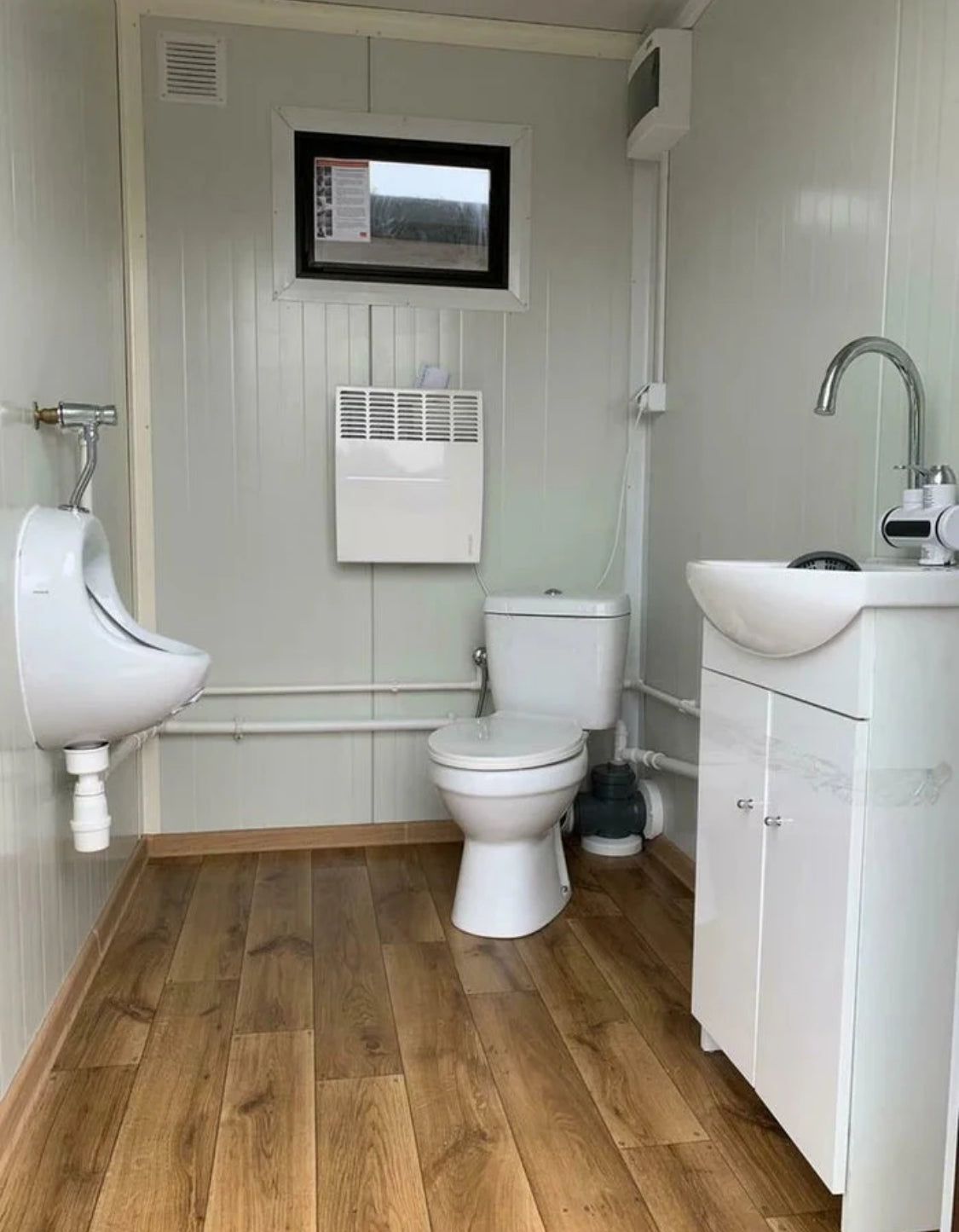 Cabina de aseo doble con tanque séptico

Modelo de madera de alta gama
