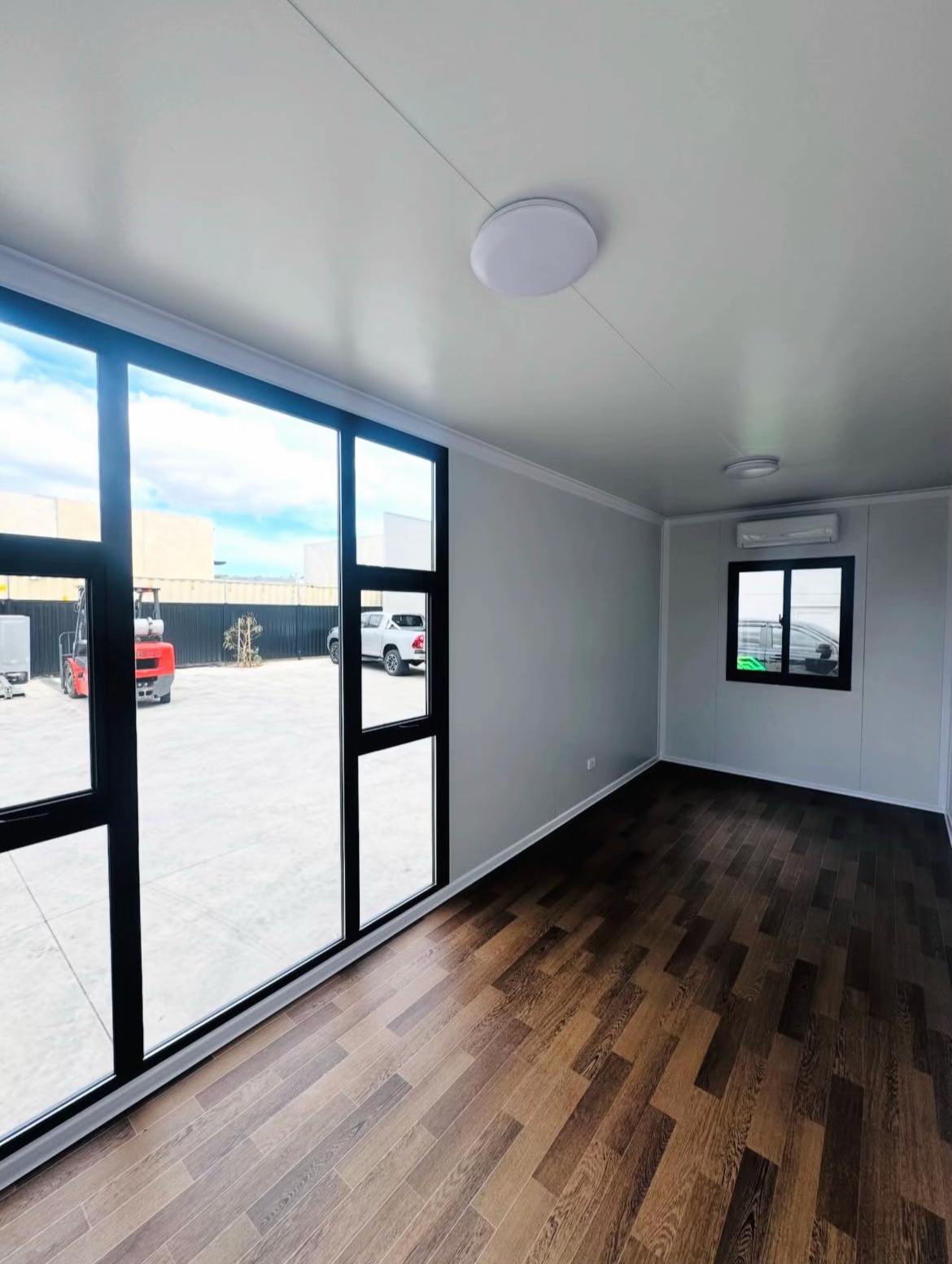 Contenedor modular 6 x 2,4 m – Oficina, caseta o mini vivienda