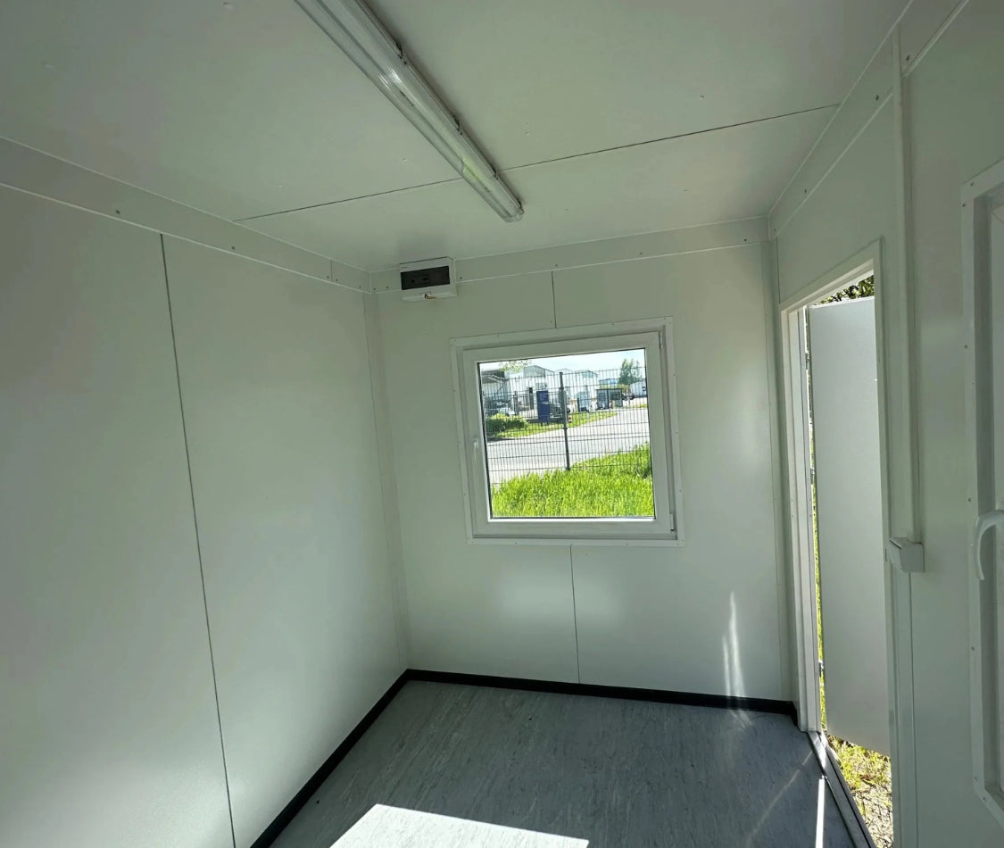 Contenedor de oficina de 3,00 × 2,44 m – Puesto de seguridad/control