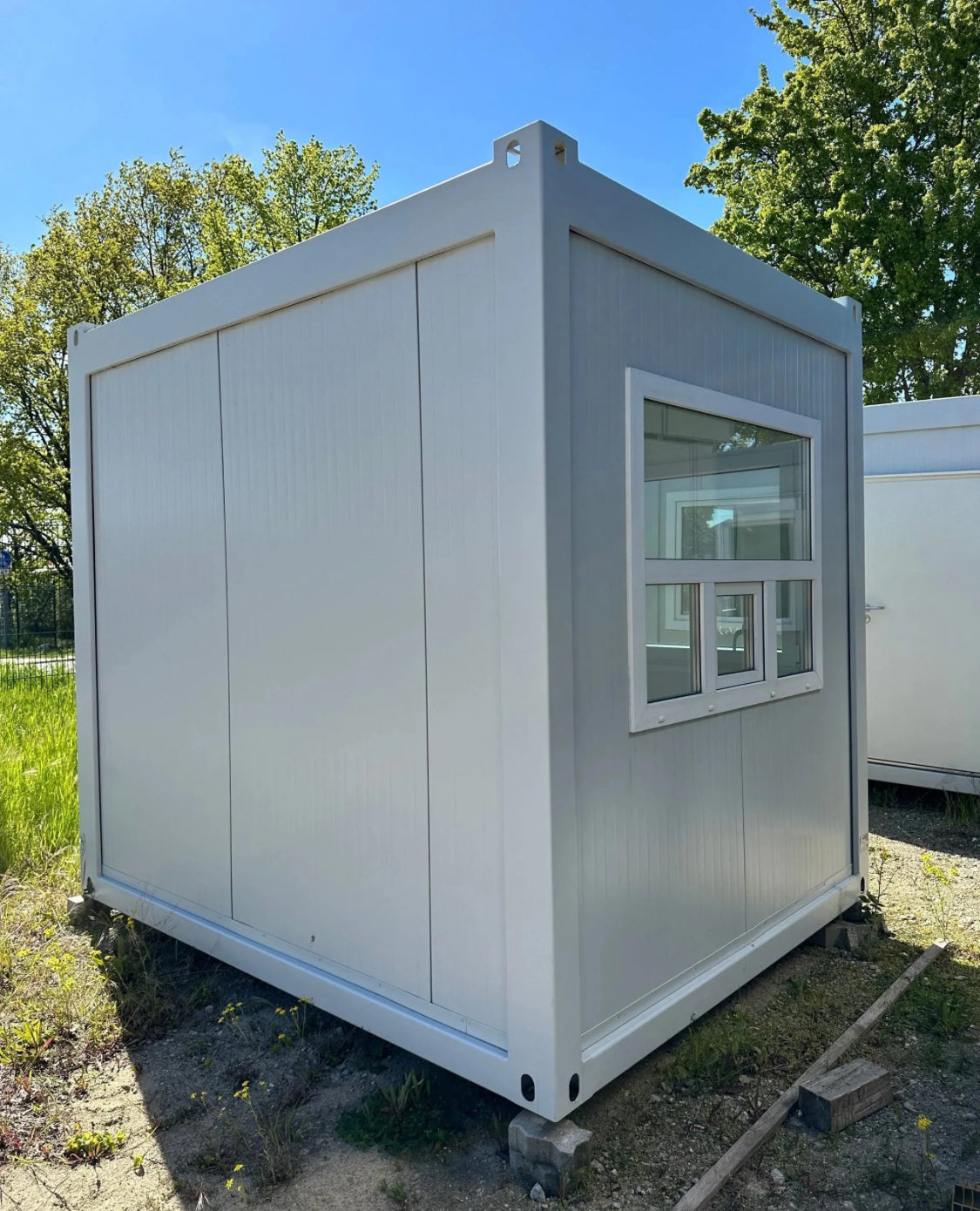 Contenedor de oficina de 3,00 × 2,44 m – Puesto de seguridad/control