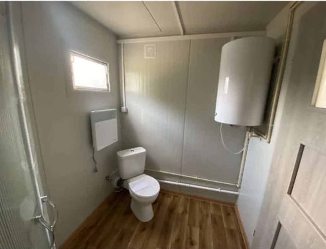 Oficina modular de 6,00 x 2,40 m con baño, ducha y cocina