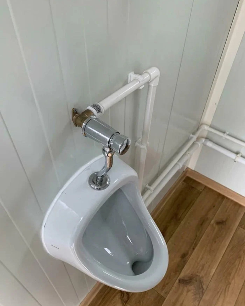 Cabina de aseo doble con tanque séptico

Modelo de madera de alta gama