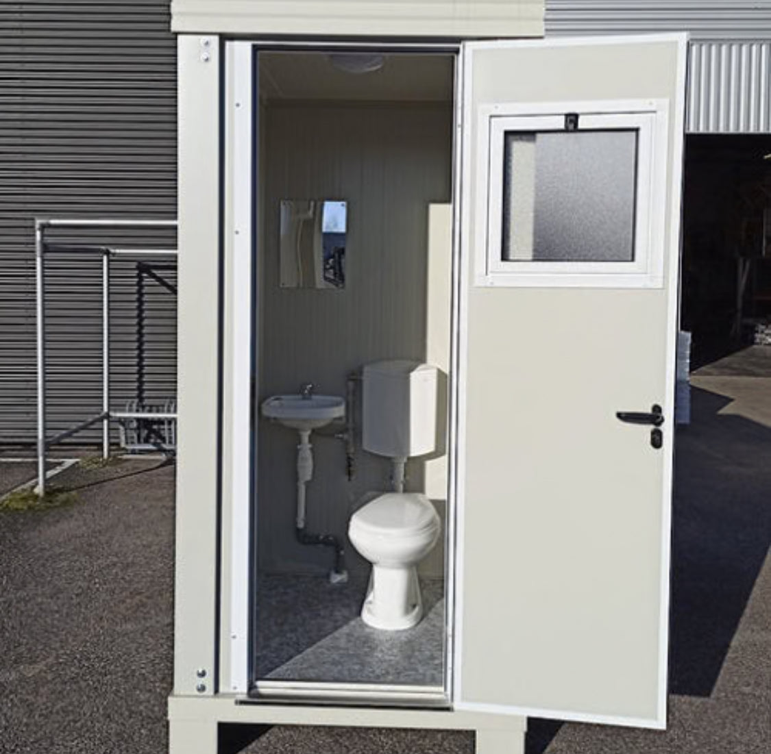 Unidad sanitaria S1 con inodoro y lavabo