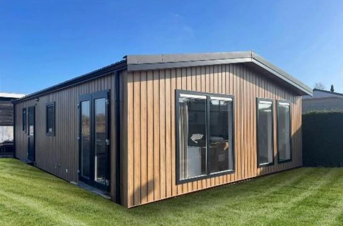 Casa móvil estilo chalet de dos habitaciones
