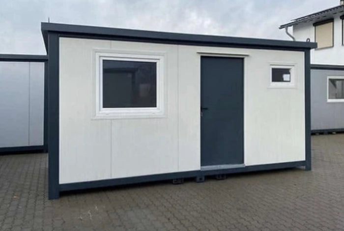 Oficina en contenedor de 5 × 2,20 m con baño