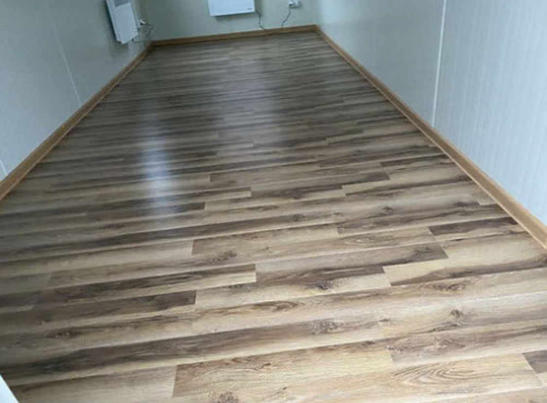 Oficina modular prefabricada con persianas de 6 x 2,4 m