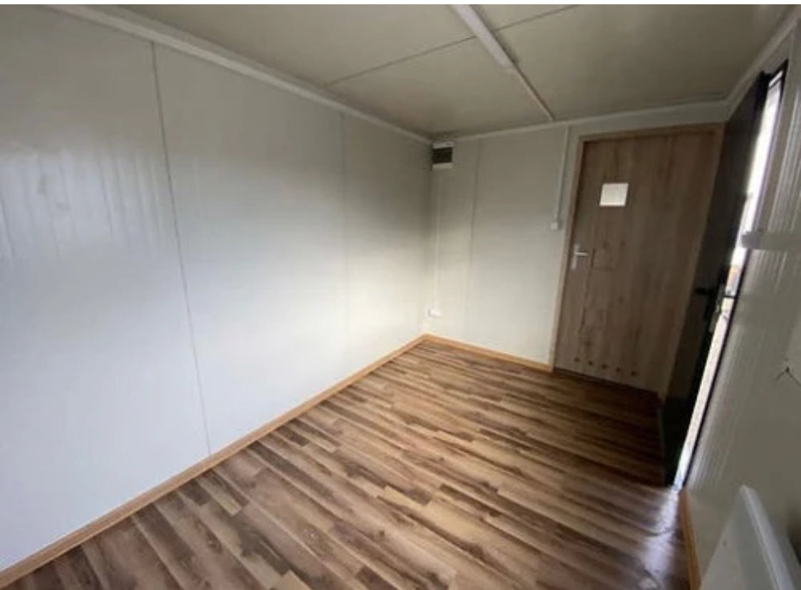 Oficina en contenedor de 5x2,20 m con baño