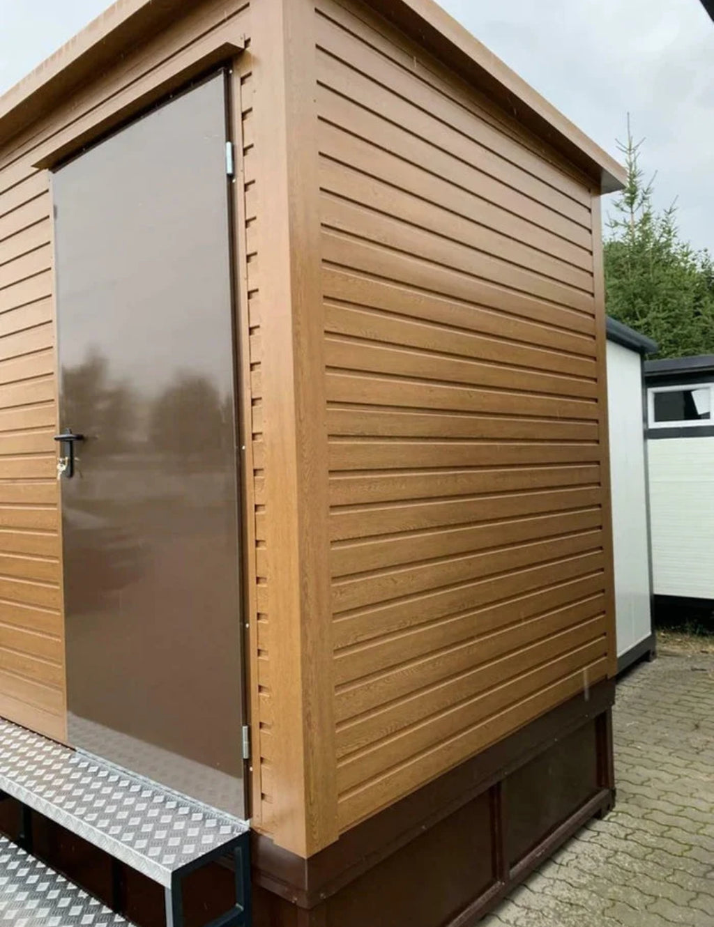 Cabina de aseo doble con tanque séptico

Modelo de madera de alta gama