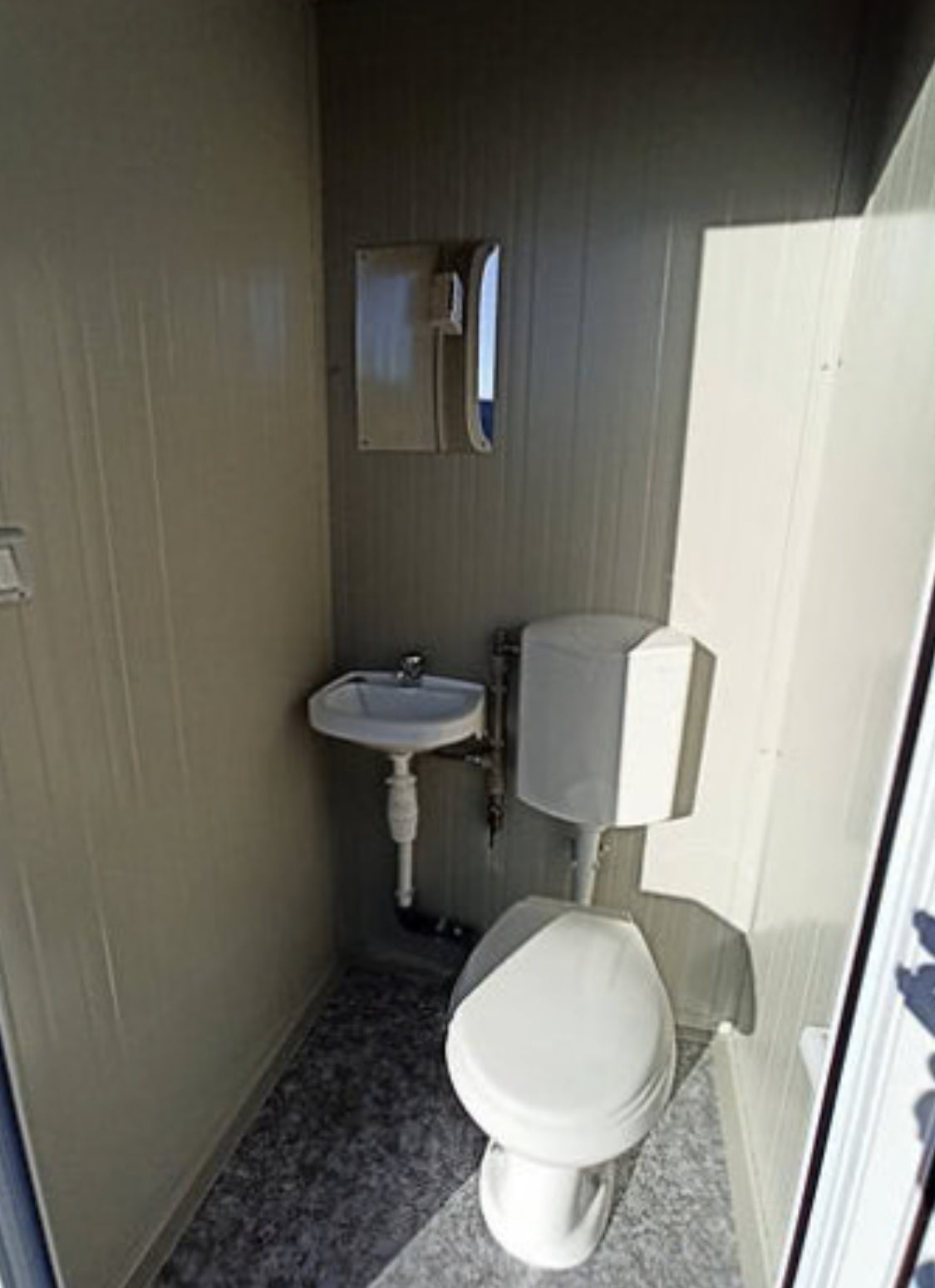 Unidad sanitaria S1 con inodoro y lavabo