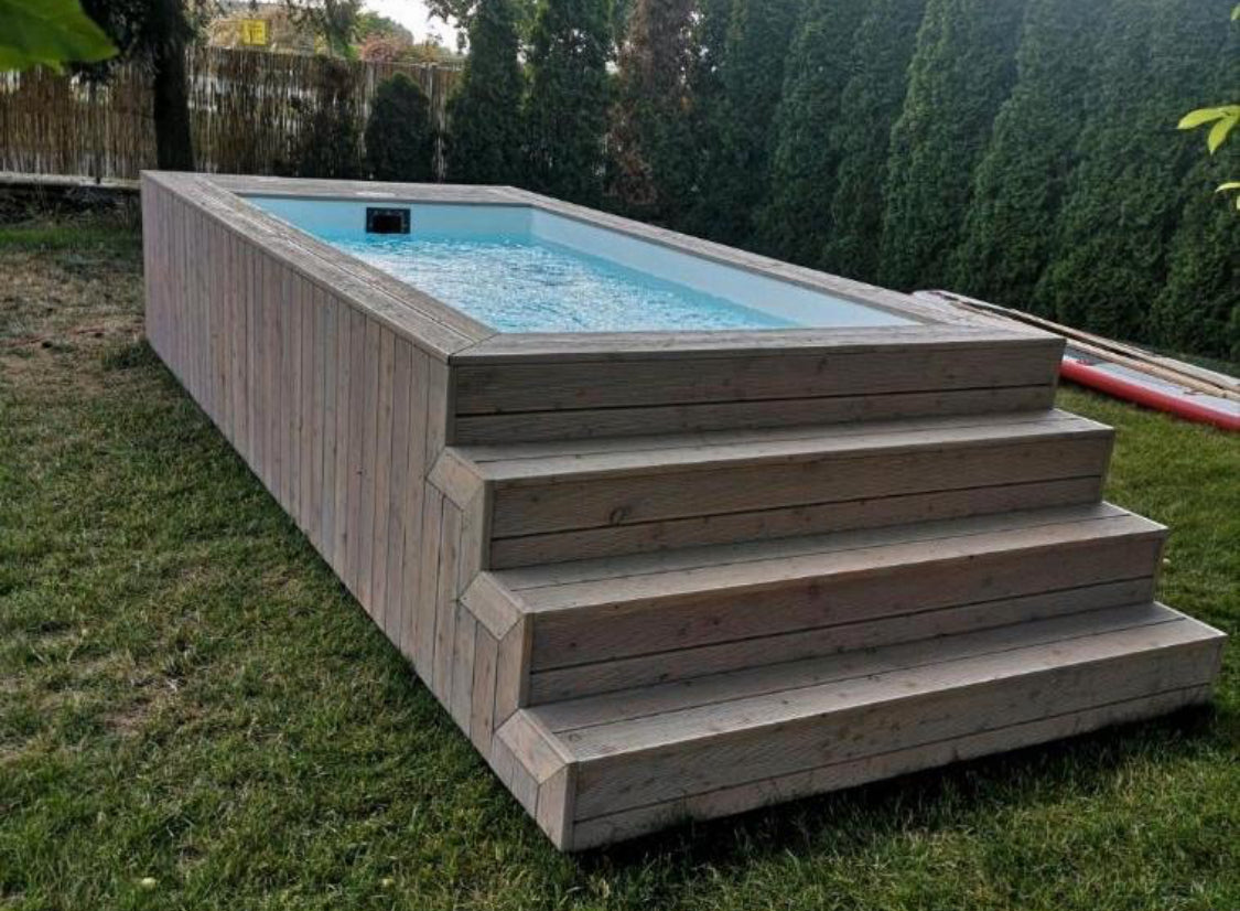PISCINA CONTENEDOR CON REVESTIMIENTO DE MADERA