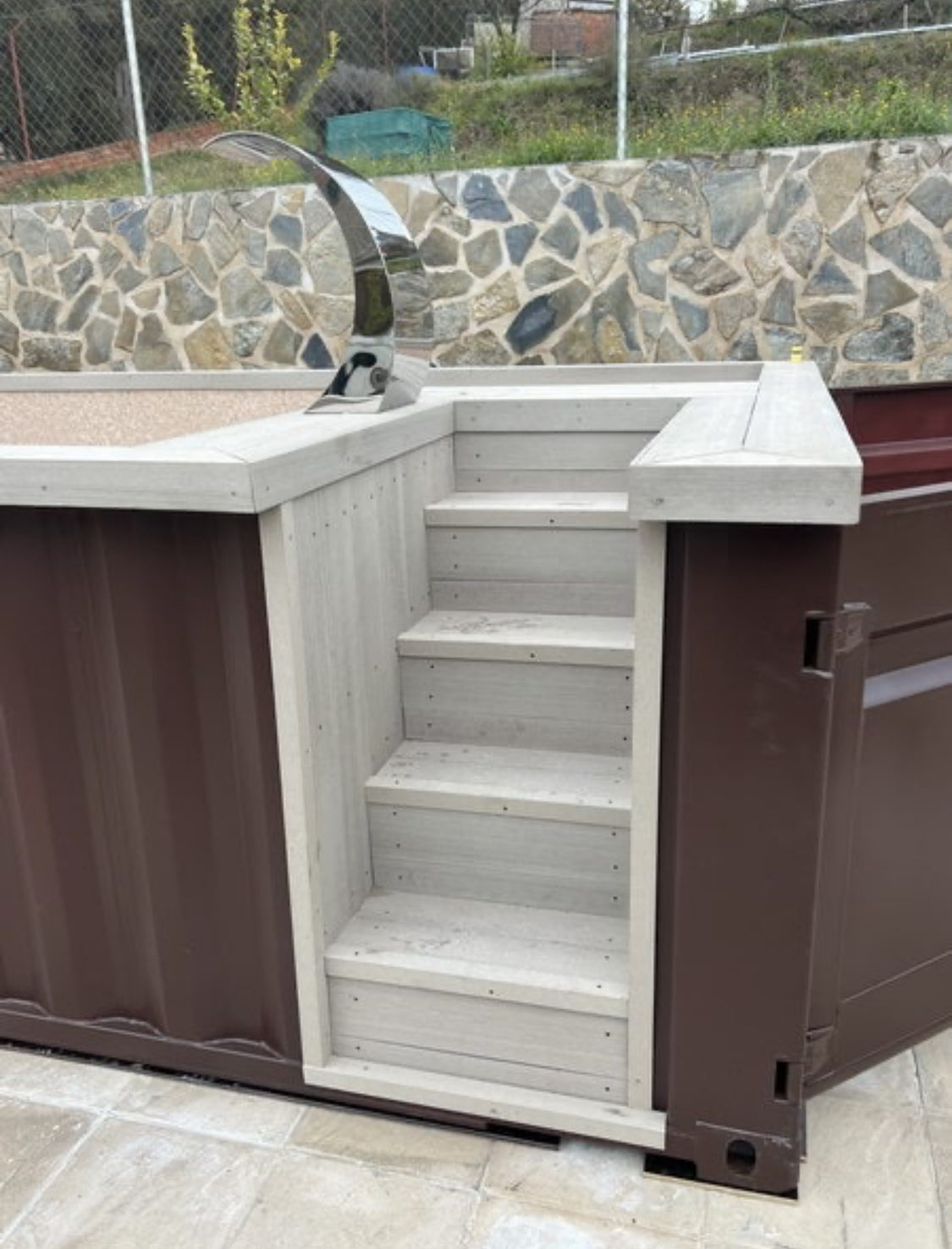 contenedor de 20 pies transformado en piscina