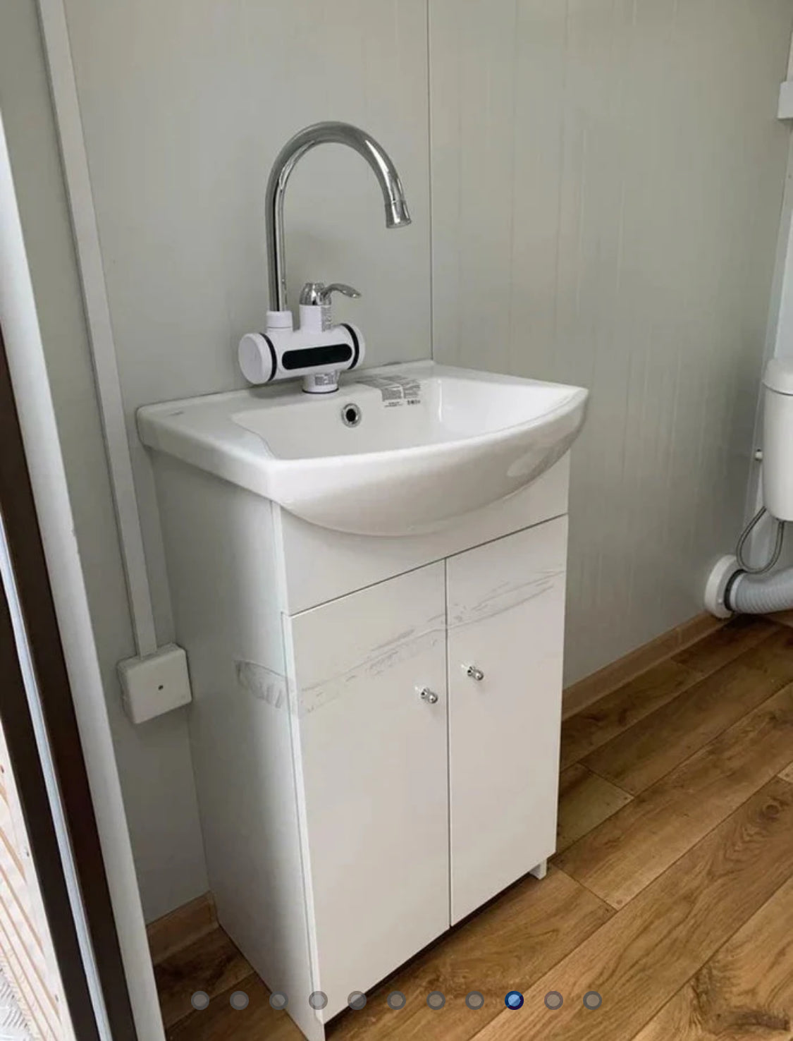 Cabina de aseo doble con tanque séptico

Modelo de madera de alta gama
